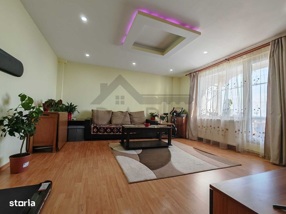 Vand apartament 3 camere