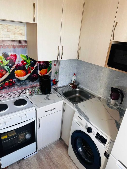 Продам 2 ку ломоносова 11\2