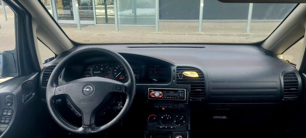 Vând sau schimb opel zafira a 2.0 diesel 2003 an