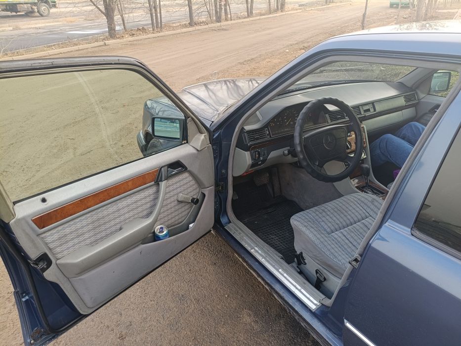 Мерседес Бенз 230Е