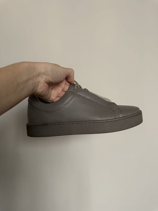 Серые кожаные кеды