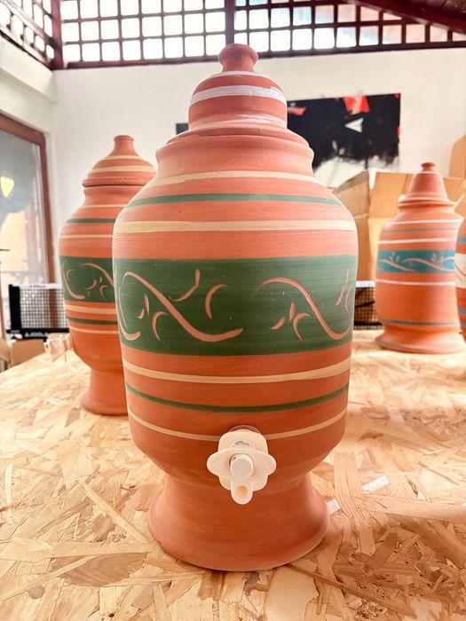 Ceramică lucrată manual