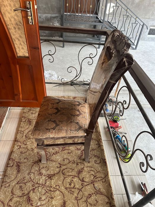 Stullar sotiladi 12 ta bor yengi