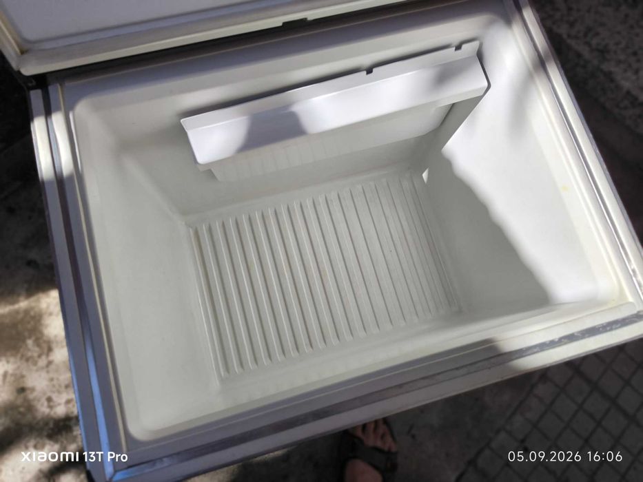 Продавам хладилник DOMETIK  40 l 12v 220v и газ