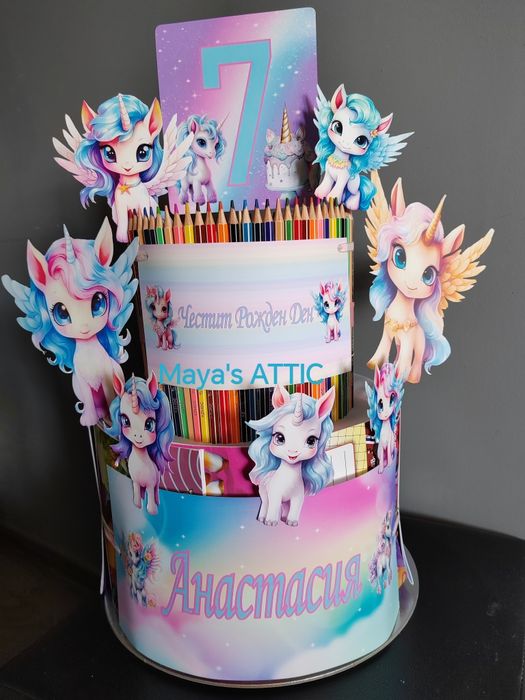 Торта от книжки и моливи, картонена торта