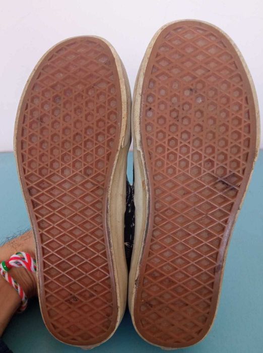 Nike и Vans: оригинални маратонки и футболни обувки, като нови!