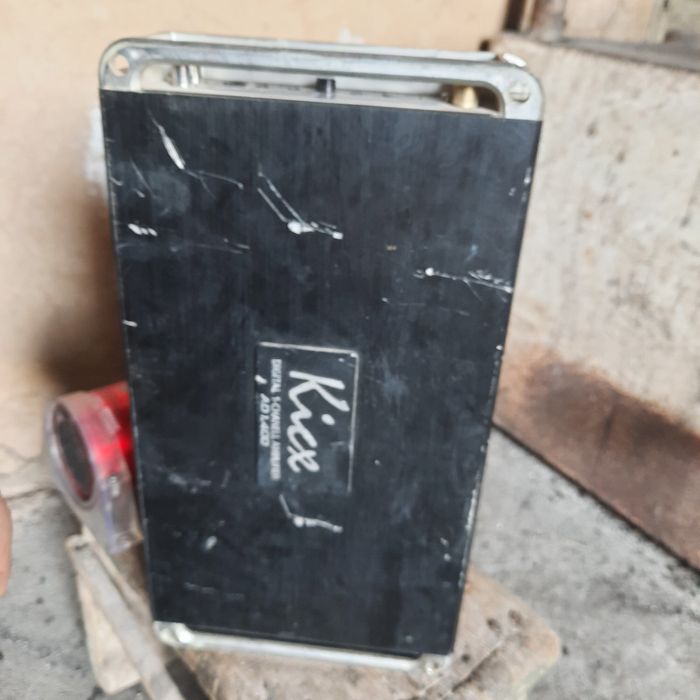 Продам усилитель с накопители