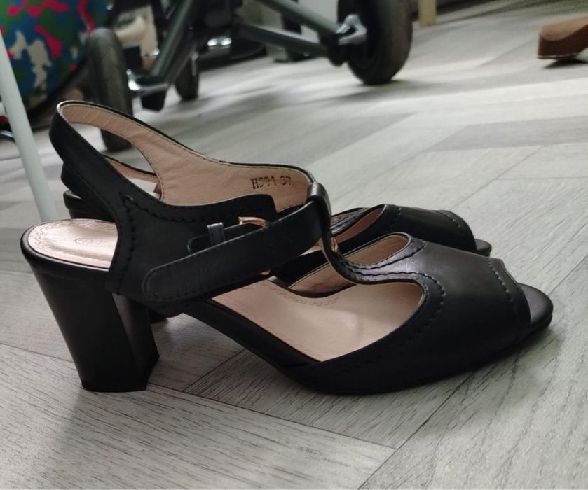 Туфли срочно новые 37 размер!