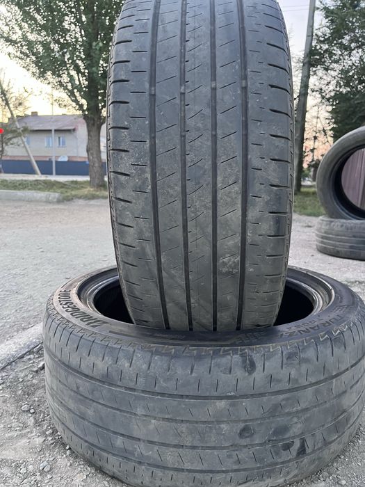 Пара шин 235/45/18