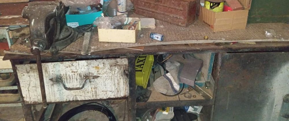 Продам стол -тиски.