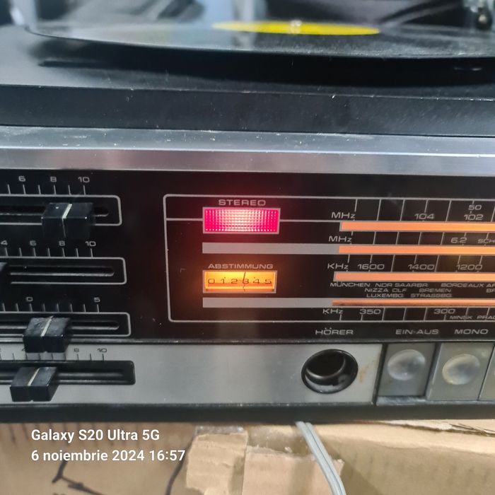Radio pikap Universum ani 80 impecabil