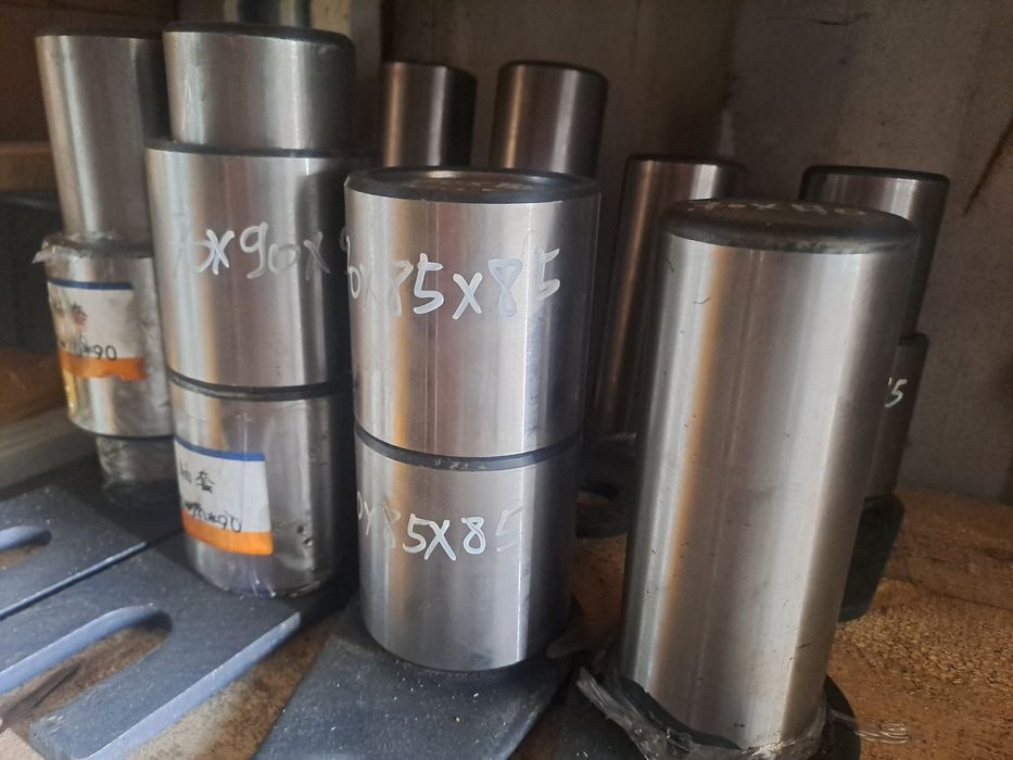 Палец на экскаватор