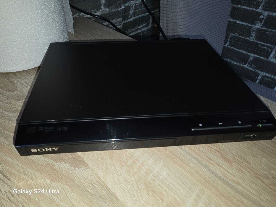 DVD SONY model DVP SR760H cu telecomanda