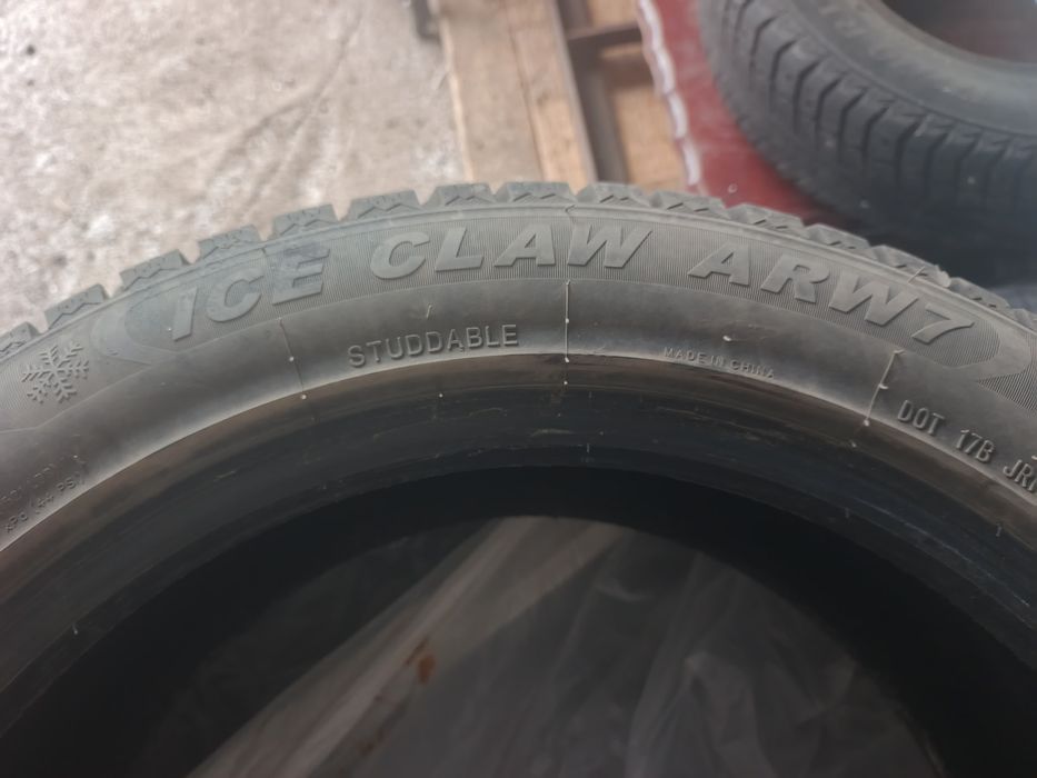 Продам шины 215/55/18