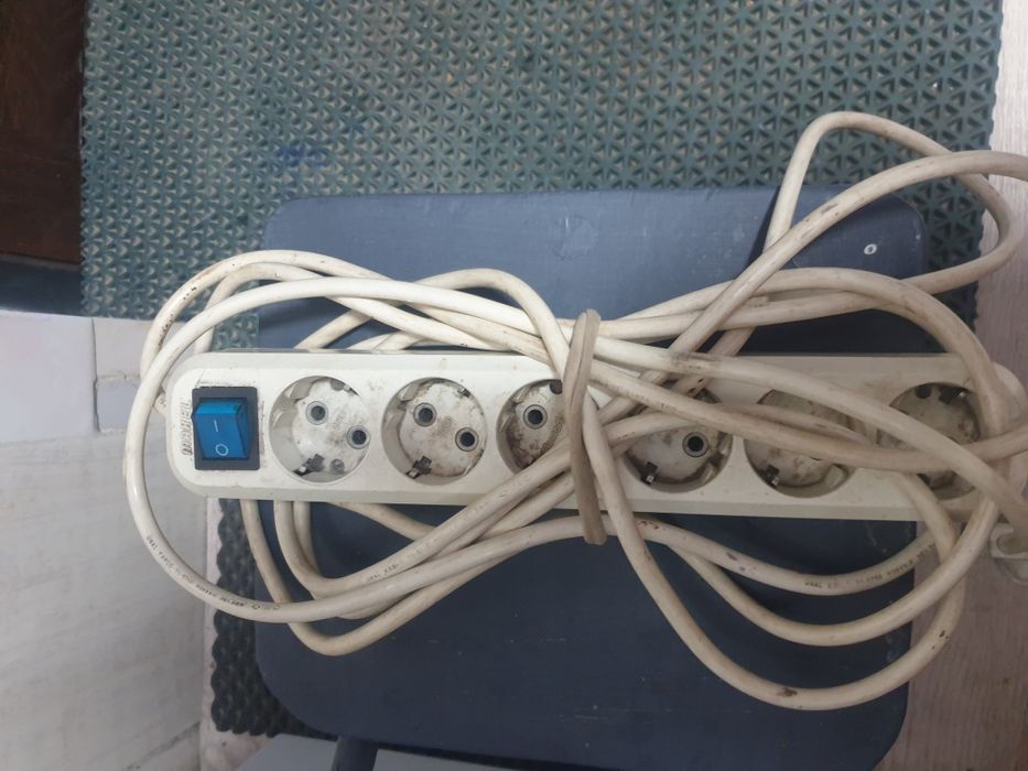 Сетевой фильтр б/у в рабочем состоянии 4,5 метра