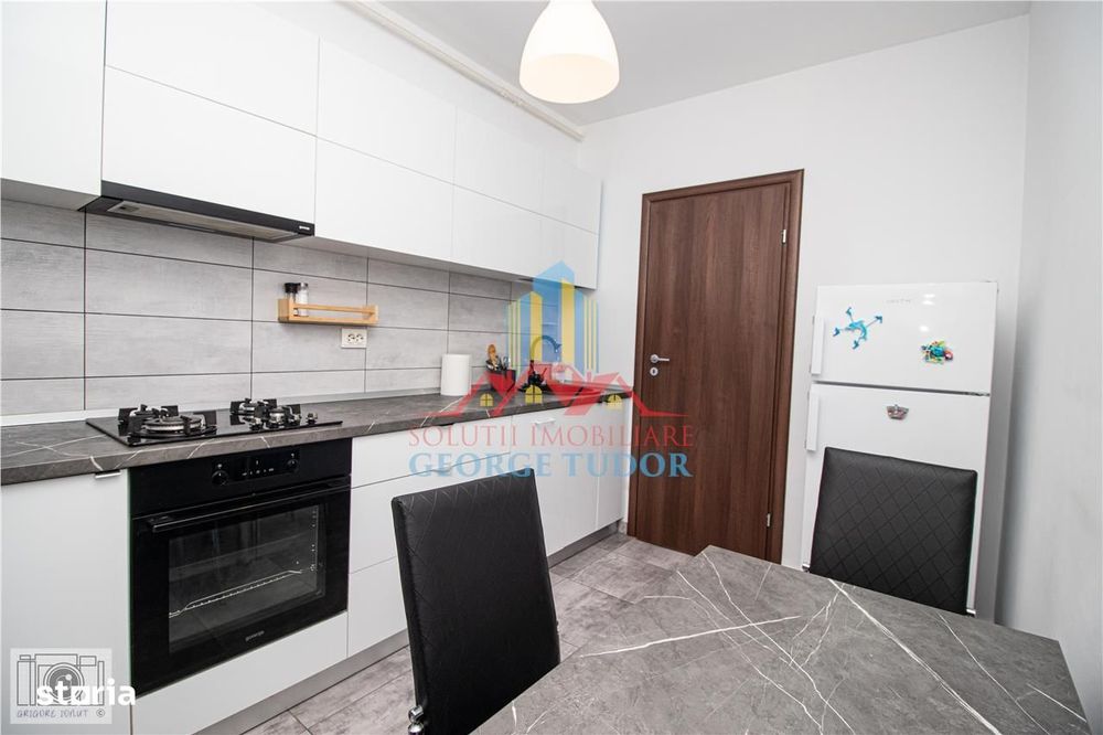 Apartament 2 camere total decomandat + parcare privata, Str. Acvilei 4