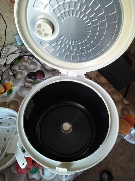 Мультиварка б\у.