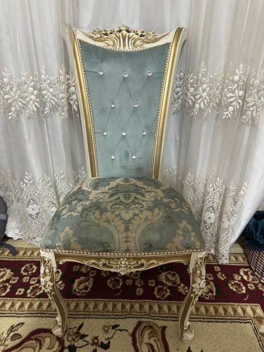 mexmonxona uchun stul sotiladi.