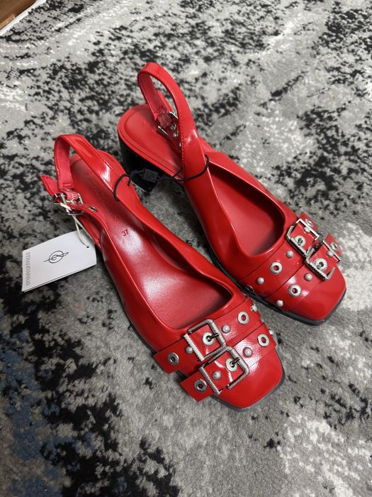 Красные босоножки — комфорт и стиль в одном!