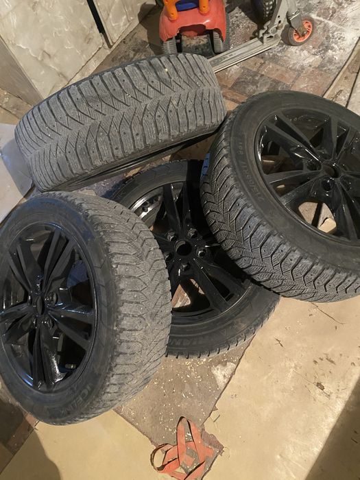Тайота диск 215/55/17