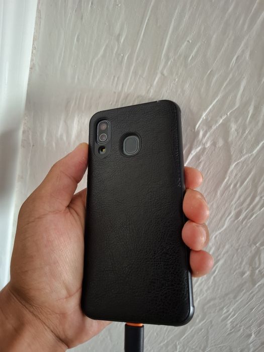 Смартфон Samsung A 40
