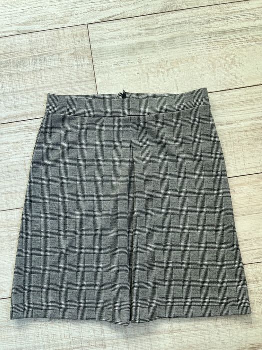 Черна пола DiKa и сива ESPRIT