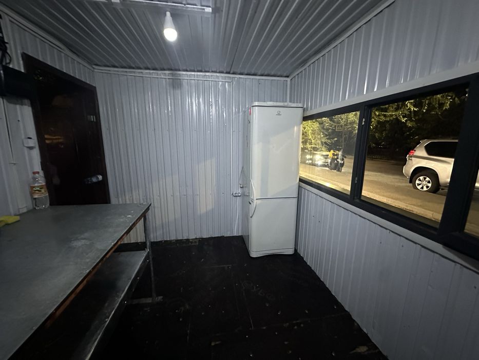 Киоска будка ларек