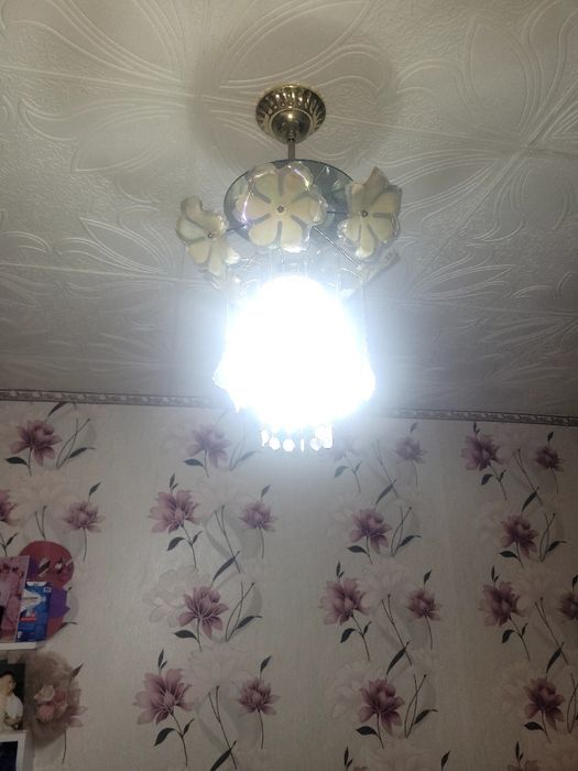 Люстра в комнату отдам