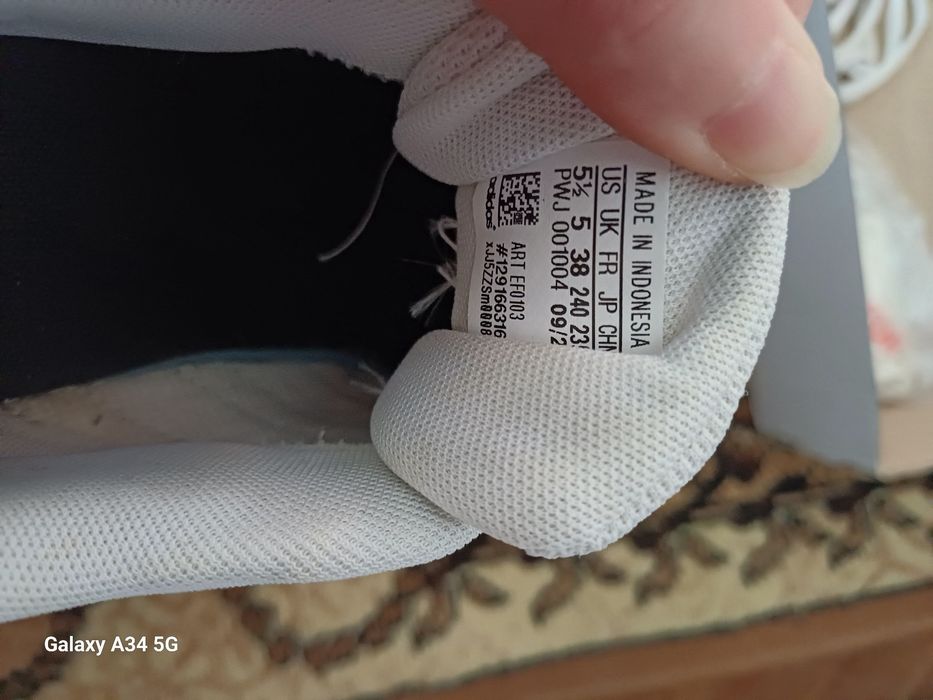 Продавам маратонки адидас.