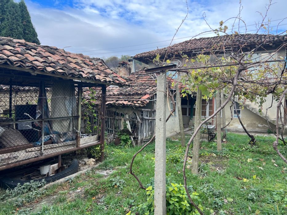 Продава се Къща в Варна, Цветен квартал - 183 кв.м за 59 €/кв.м - Снимка #3