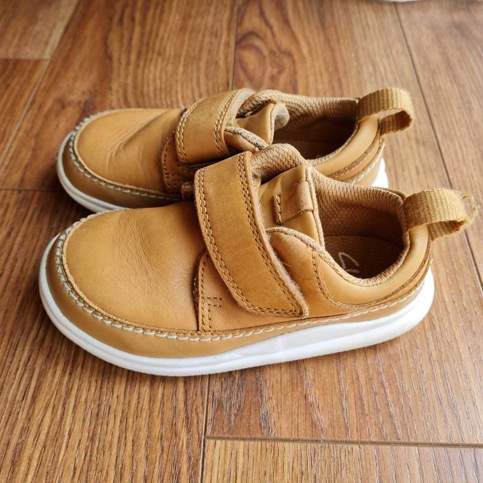 Pantofi Clarks 22.5 piele extrem de usori si flexibili