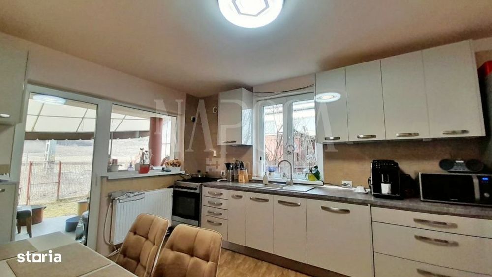 Casa 8 camere de vanzare in Luna de Sus