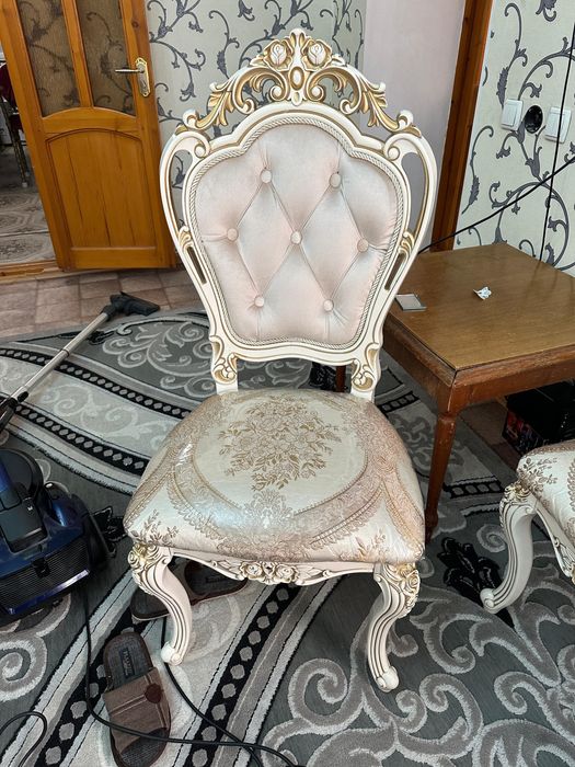 Стол и стулья 22 штуки