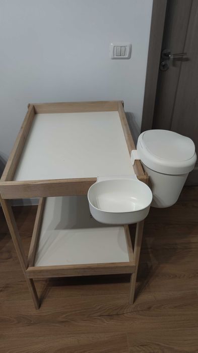 Masa de înfășat Ikea  +saltea+coșuri depozitare