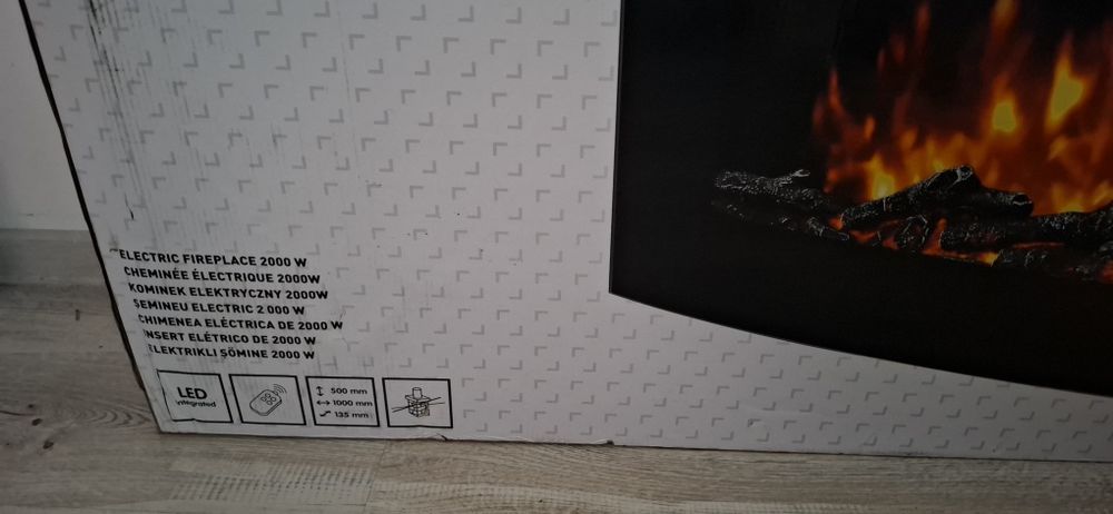 Șemineu electric de perete