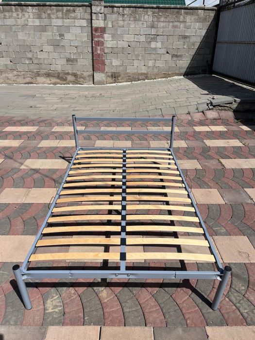 Продам металический  кровать, каркасный