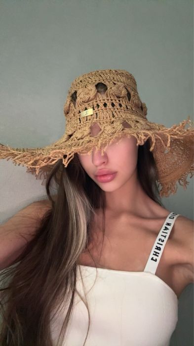 Плетена шапка Chanel