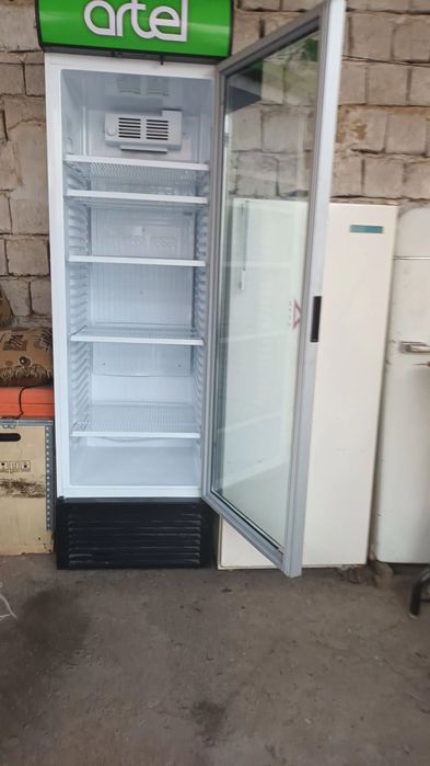 Продается Artel ветрина холодильник стойка
