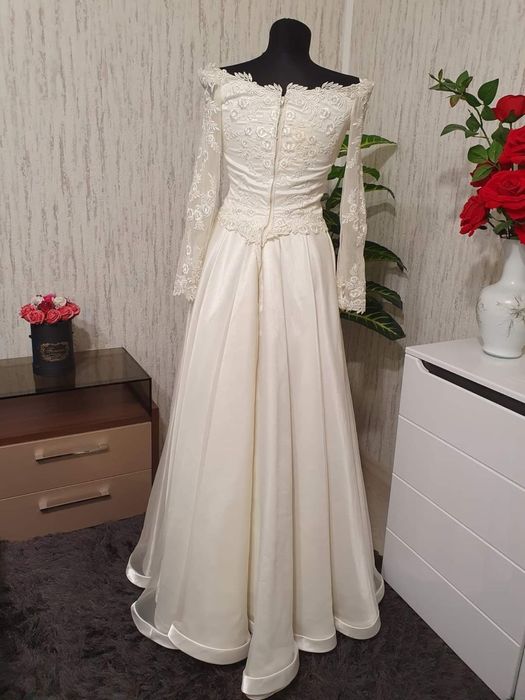 Rochie mireasa ivory