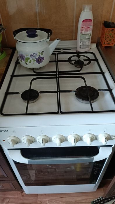 Продам газовую плиту