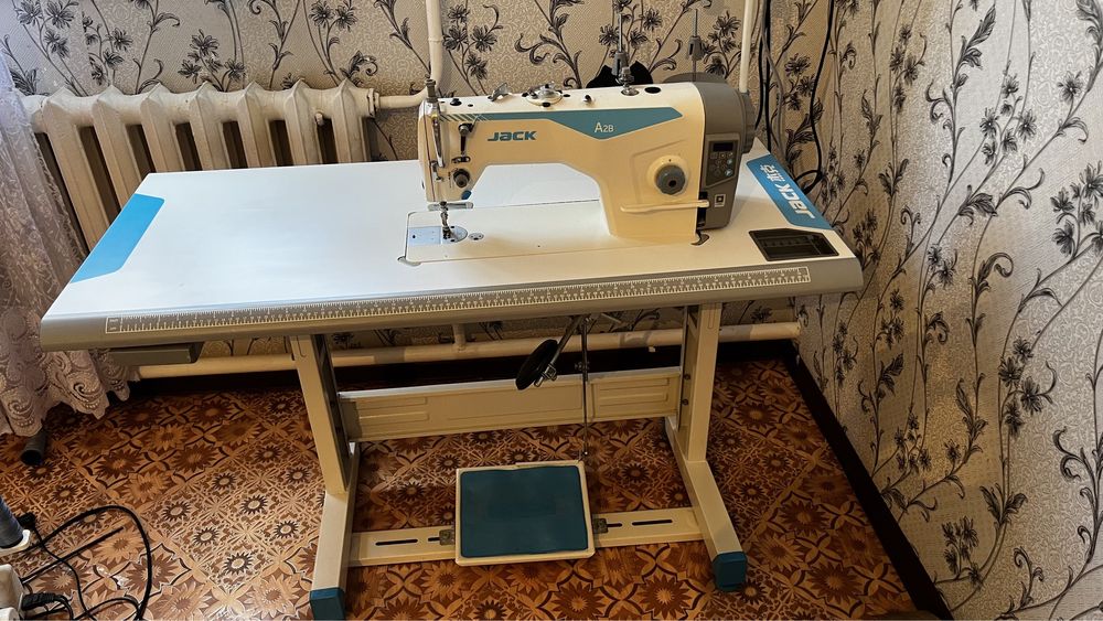 Швейная машина Jack А2в,janome оверлок 724D