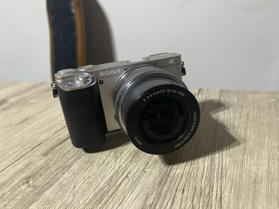 Vand aparat foto sony alpha a6000