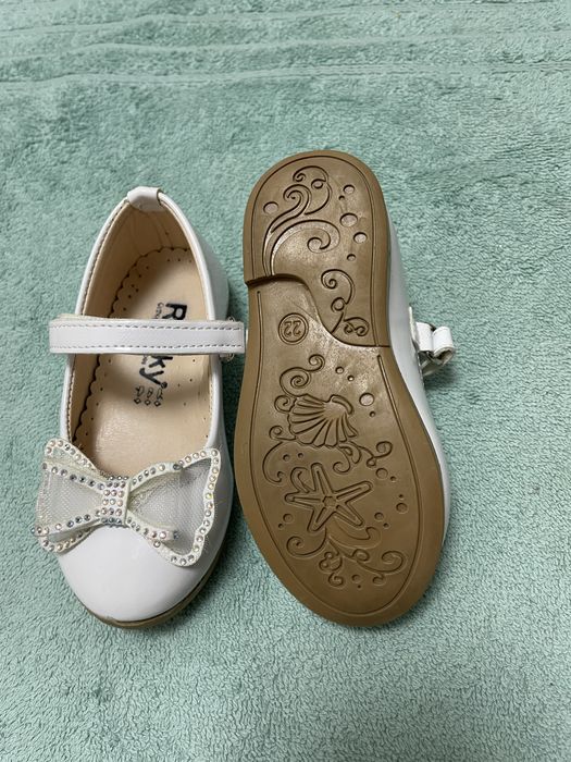 Обувки с панделка