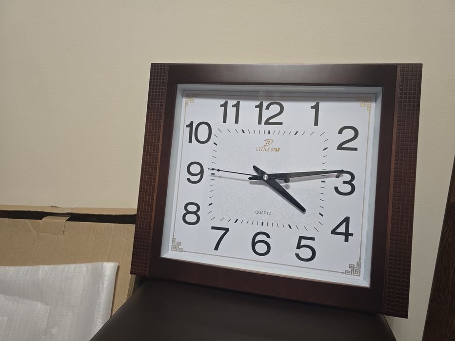 Нов стенен часовник