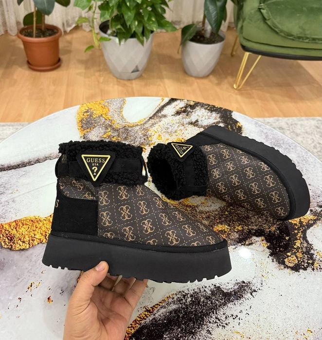 Ugg-uri diferite modele