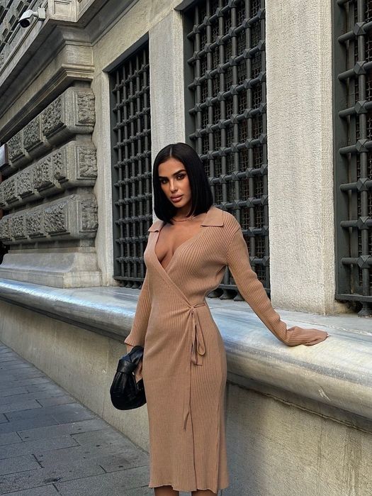 Красива рокля тип "прегърни ме"