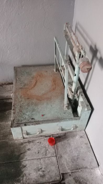 Продам весы  20000тг