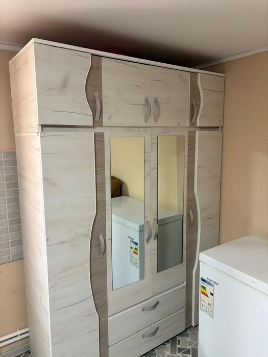 Vând șifonier nou