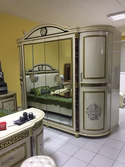Спальный гарнитур