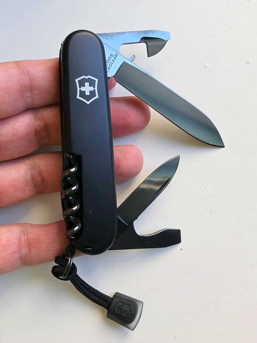 Victorinox I.N.O.X. Carbon Mechanical с подарък Victorinox Onyx Black Limited Edition.